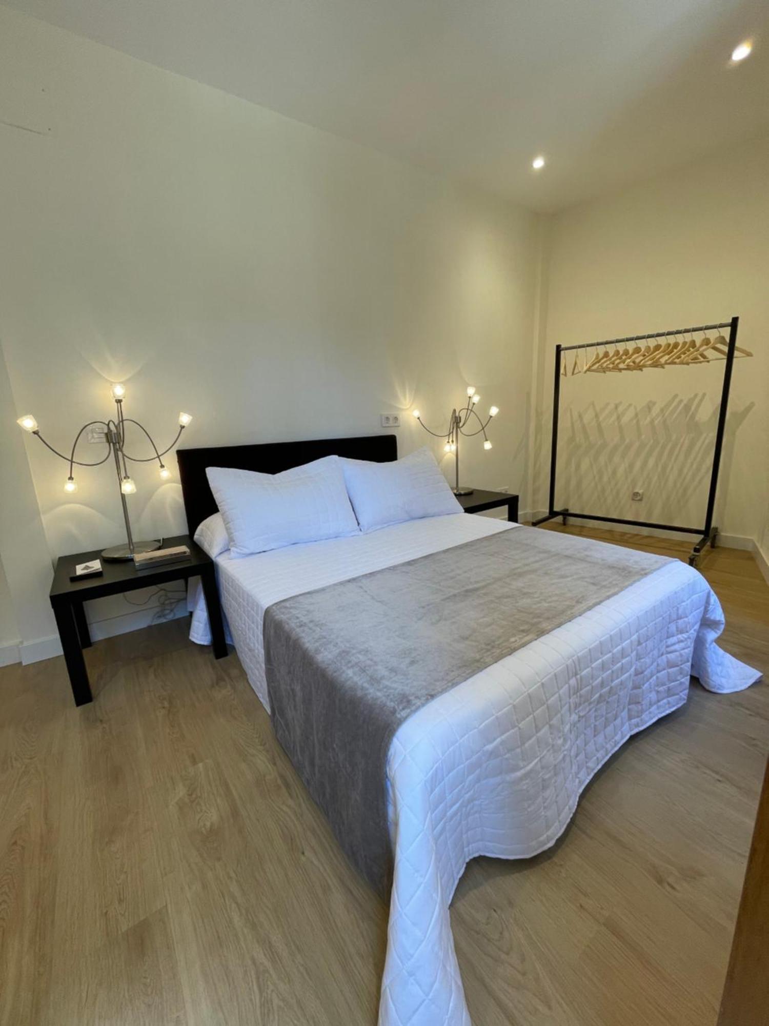 Apartamento Cool For 4 At The Medieval Quarter